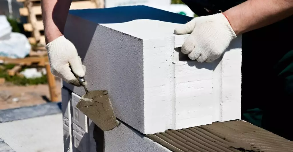 Как выбрать газобетон для строительства загородного дома